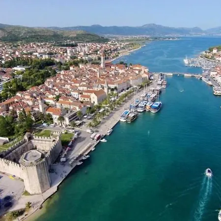 The Old Town View Apartment, 5 Min Walk, Parking Lejlighed