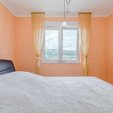The Old Town View Apartment, 5 Min Walk, Parking Apartment Trogir