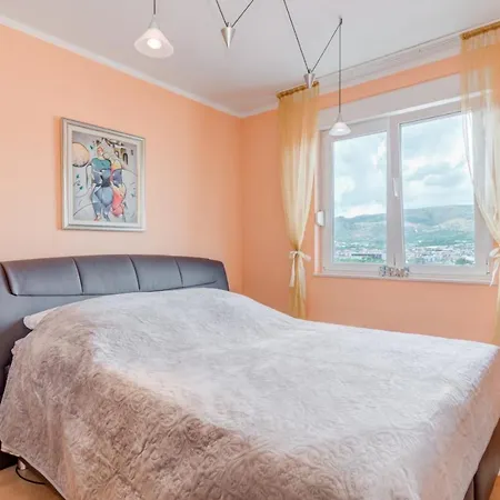 The Old Town View Apartment, 5 Min Walk, Parking Trogir